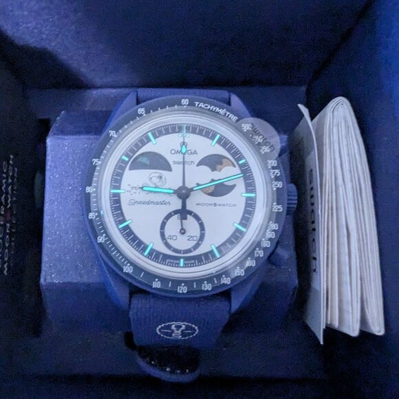 Swatch × Omega BIOCERAMIC MOONSWATCH Mission to Earthphase Gold - Picture 8 of 9